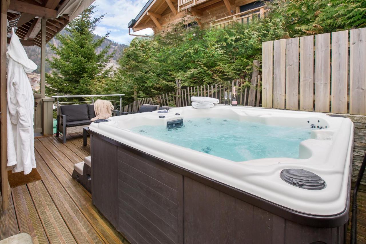 Chalet Muguet Gauche With Hot Tub Sleeps 10 Central Morzine Bagian luar foto