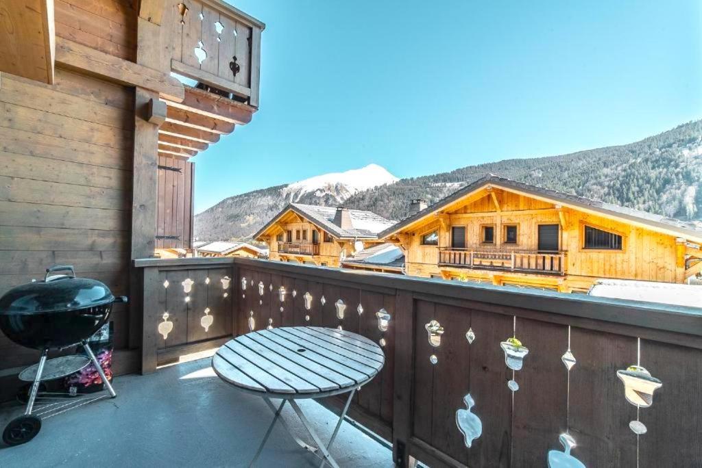 Chalet Muguet Gauche With Hot Tub Sleeps 10 Central Morzine Bagian luar foto