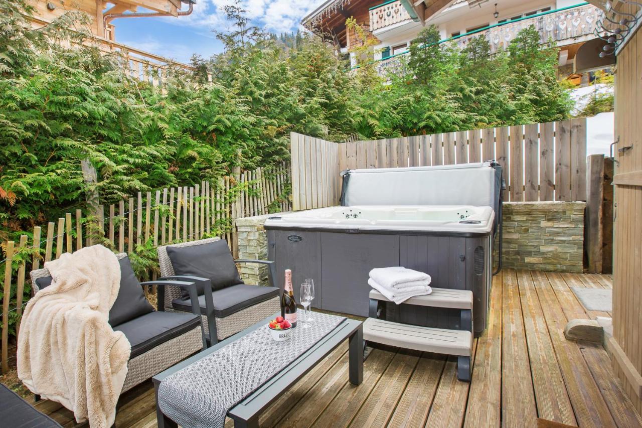 Chalet Muguet Gauche With Hot Tub Sleeps 10 Central Morzine Bagian luar foto