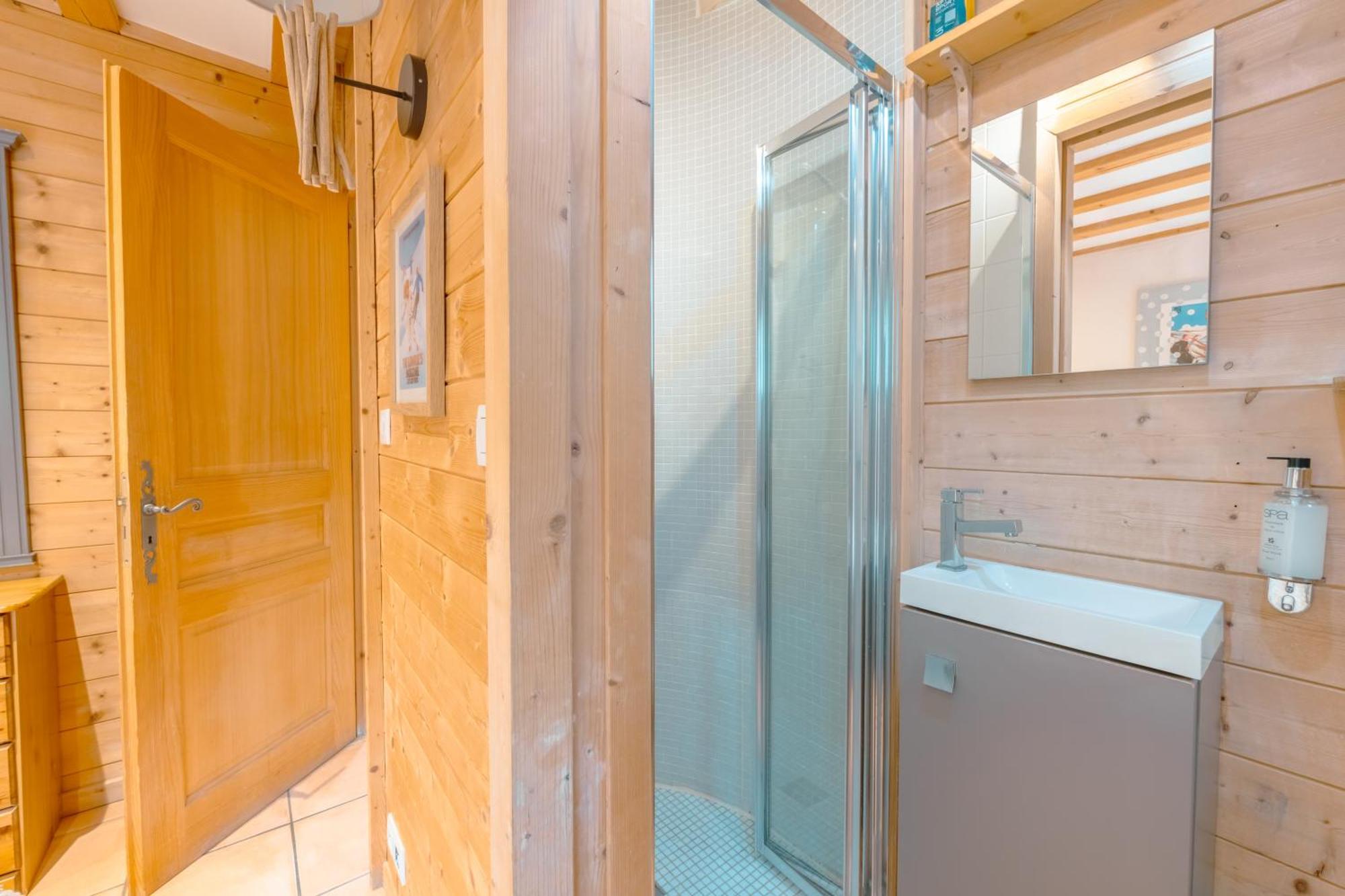 Chalet Muguet Gauche With Hot Tub Sleeps 10 Central Morzine Bagian luar foto