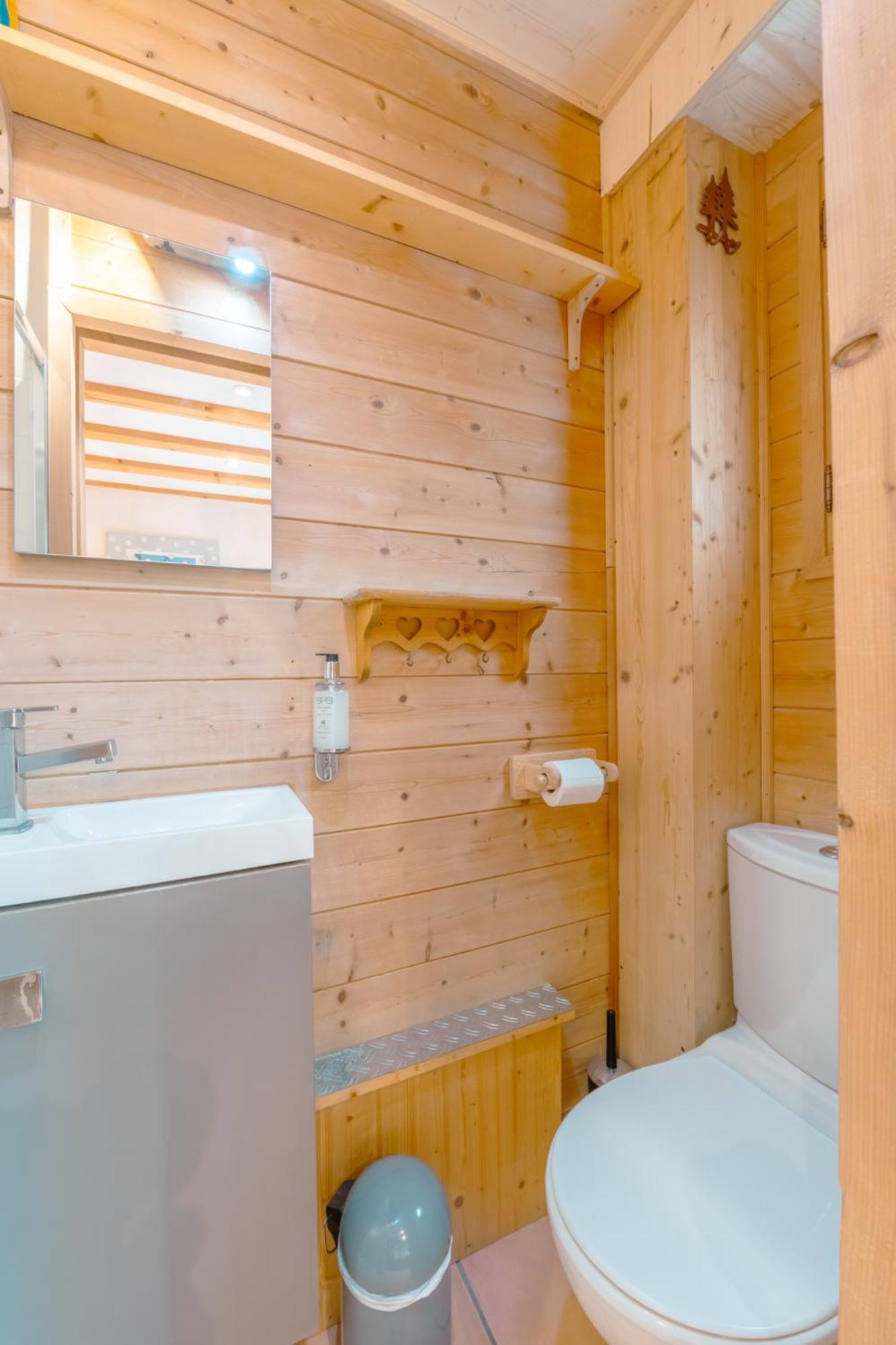 Chalet Muguet Gauche With Hot Tub Sleeps 10 Central Morzine Bagian luar foto