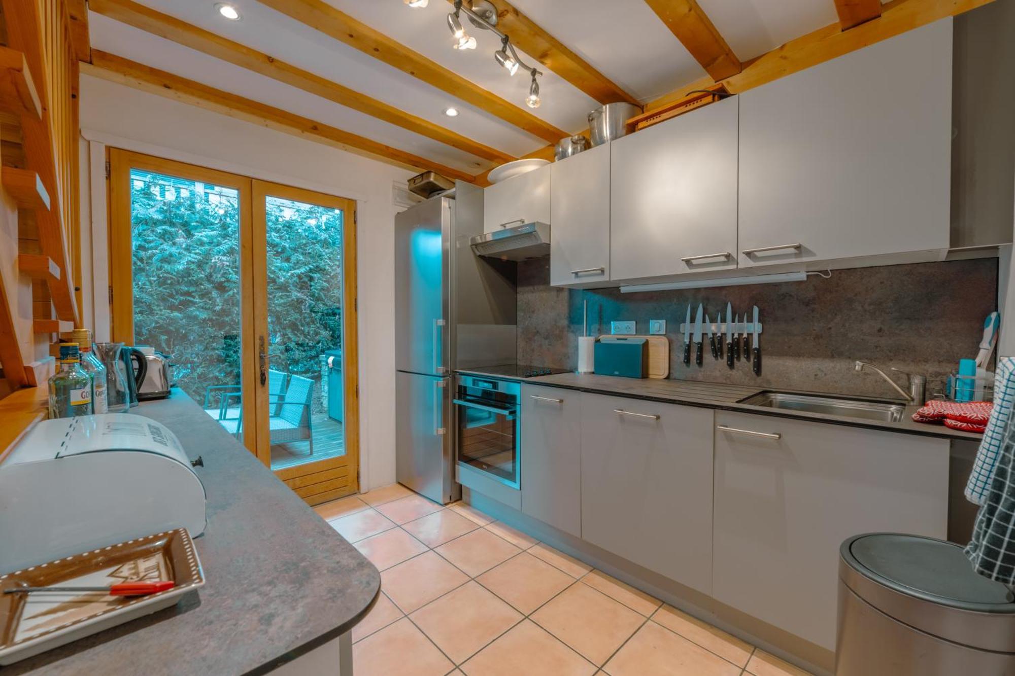 Chalet Muguet Gauche With Hot Tub Sleeps 10 Central Morzine Bagian luar foto